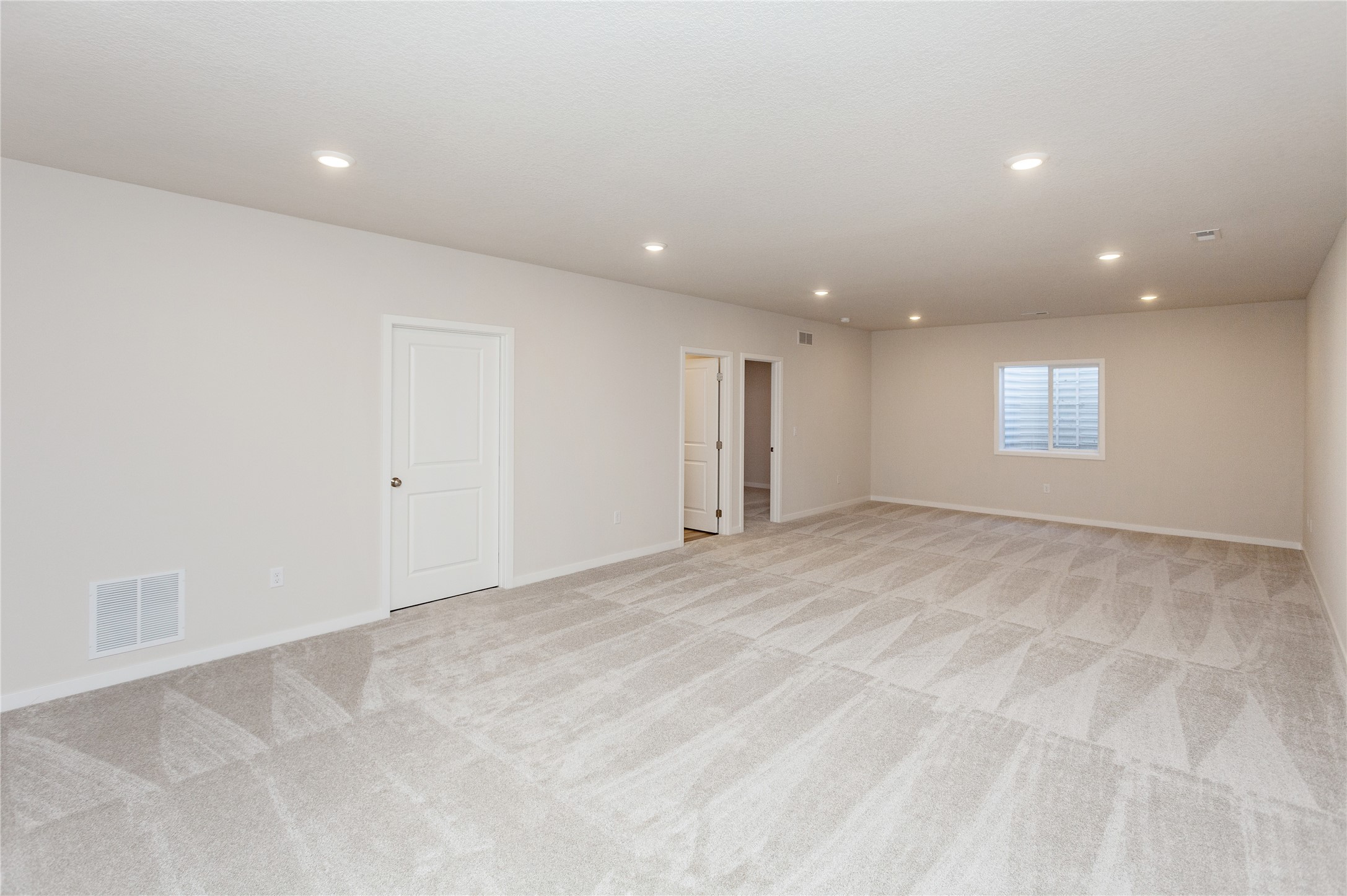 9781 Regatta Lane, Johnston, Iowa image 30