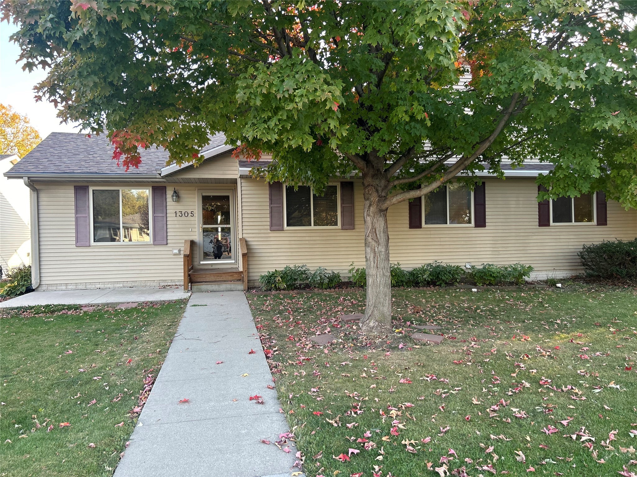 1305 S 13th Avenue, Newton, Iowa image 1