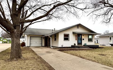 Homes For Sale - 1501 W Roosevelt Street<br/> Marion County, Knoxville, IA 50138