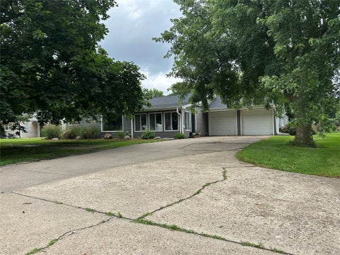 Homes For Sale - 1417 Ashworth Road<br/> West Des Moines, IA 50265