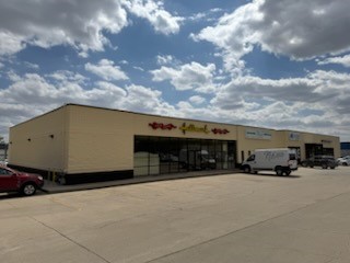 Photo 1 of 5 — 1721 1st Avenue E, Newton, IA 50208
