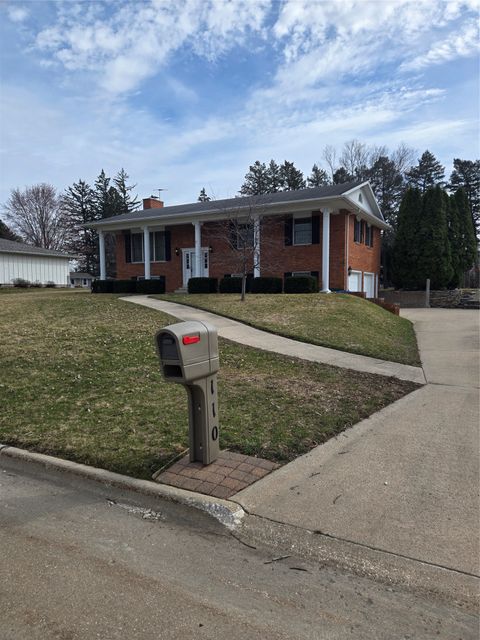 Homes For Sale - 110 Bicentennial Court<br/> Hamilton County, Webster City, IA 50595