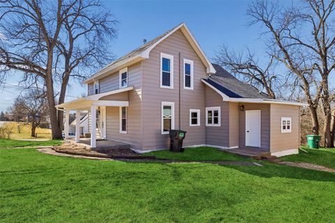 Homes For Sale - 200 N West Street<br/> Hartford, IA 50118