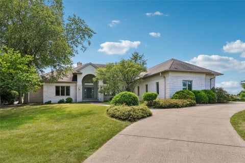 Homes For Sale - 4200 Cherrywood Court<br/> West Des Moines, IA 50265