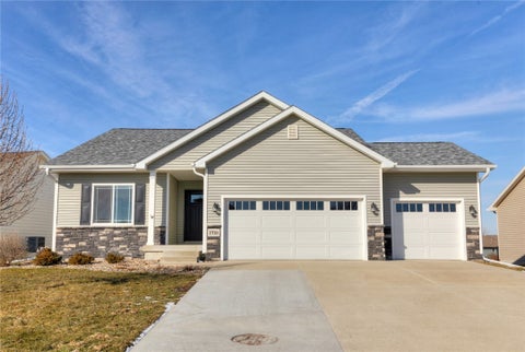 Homes For Sale - 1916 3rd Avenue<br/> Altoona, IA 50009