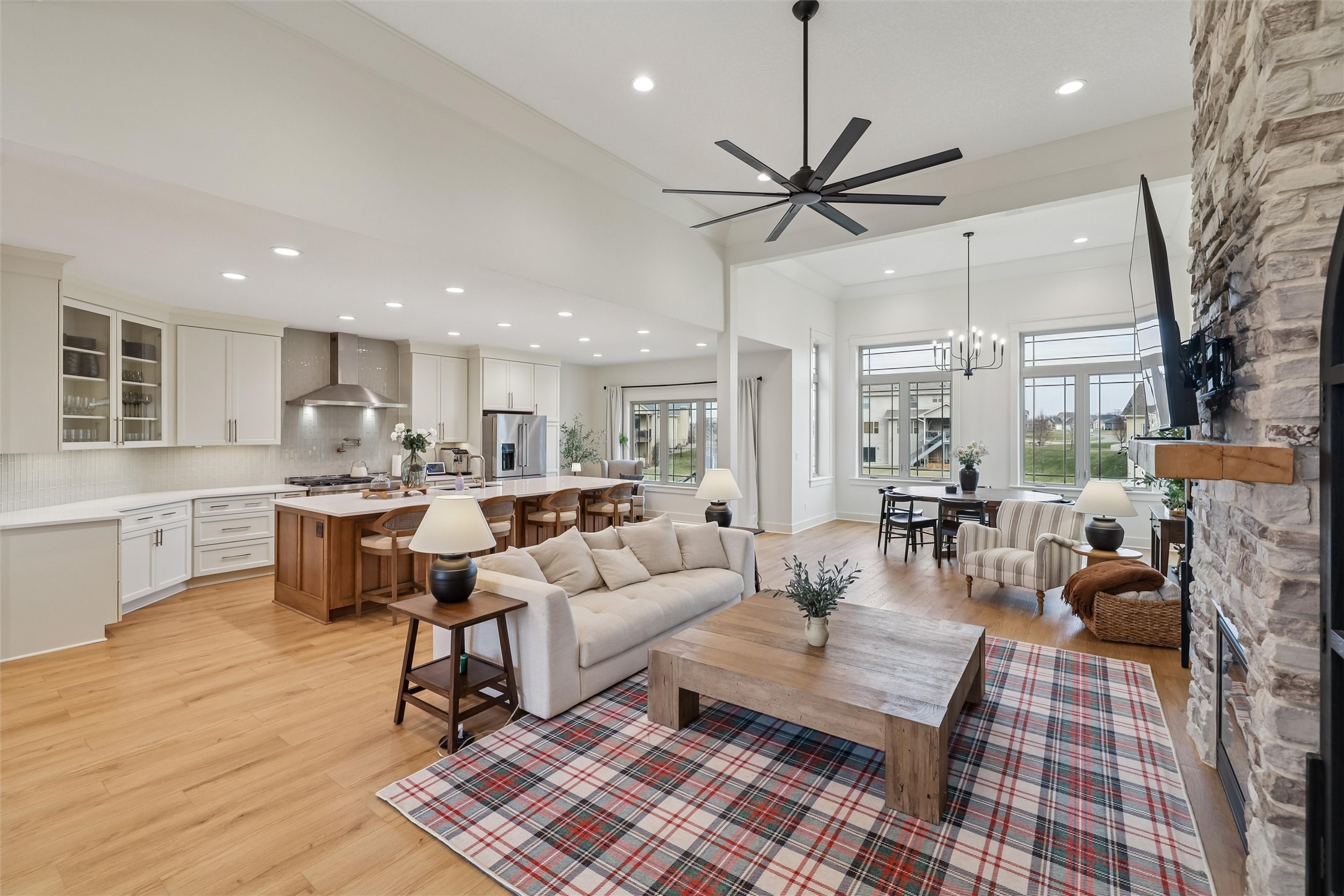 1003 NE Williamsburg Court