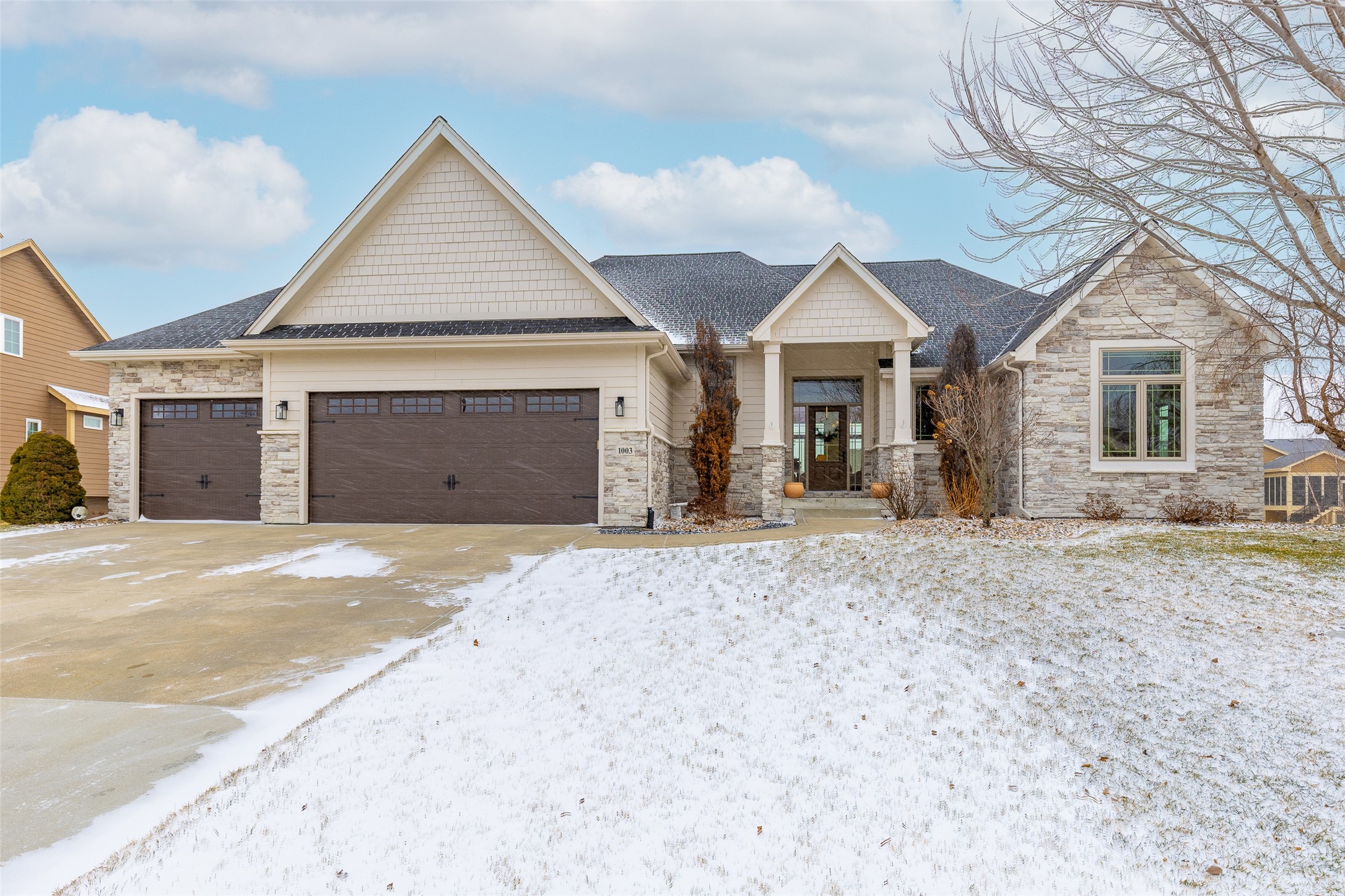 1003 NE Williamsburg Court