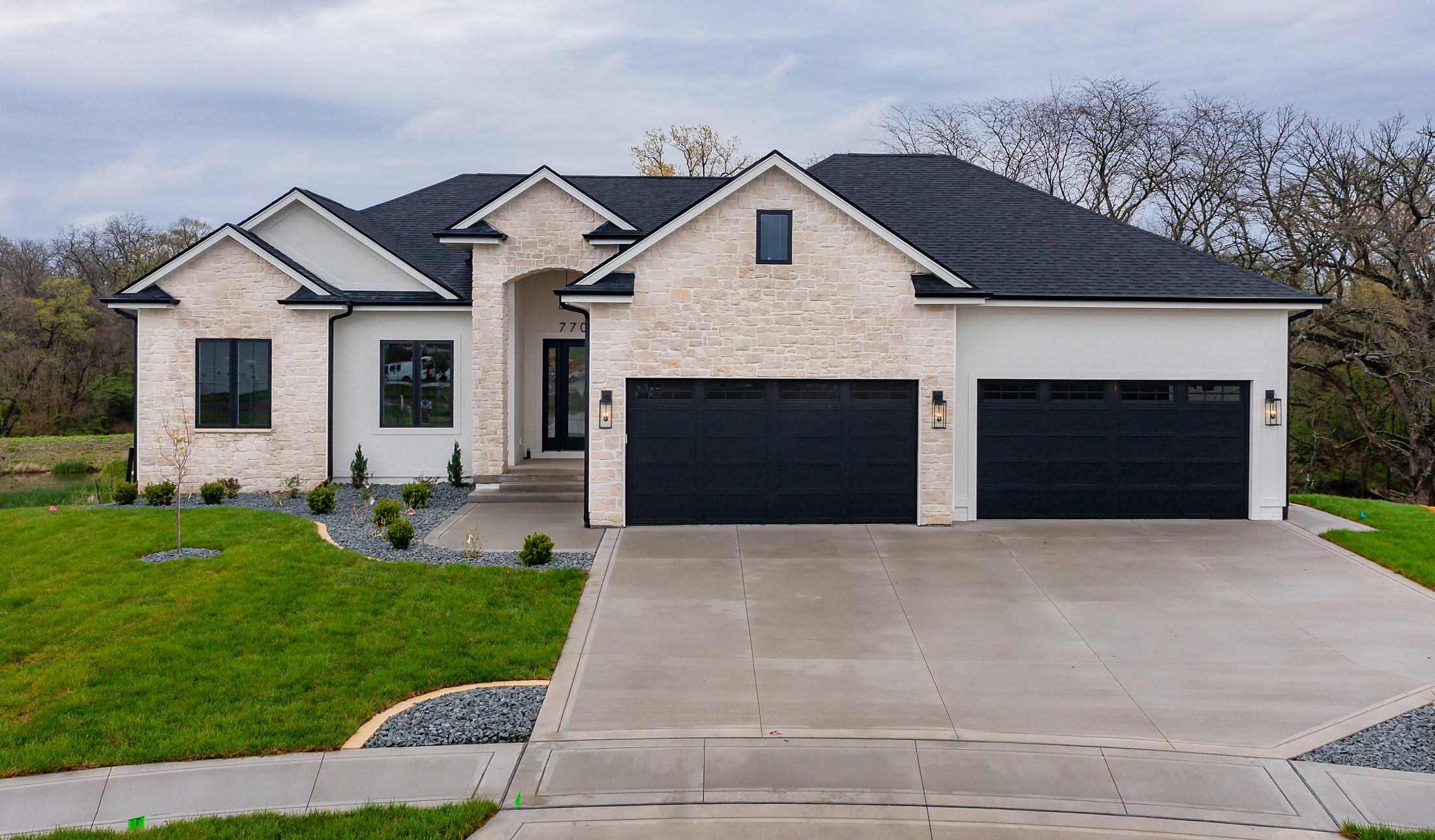 770 Canterbury Circle, Waukee, Iowa image 1