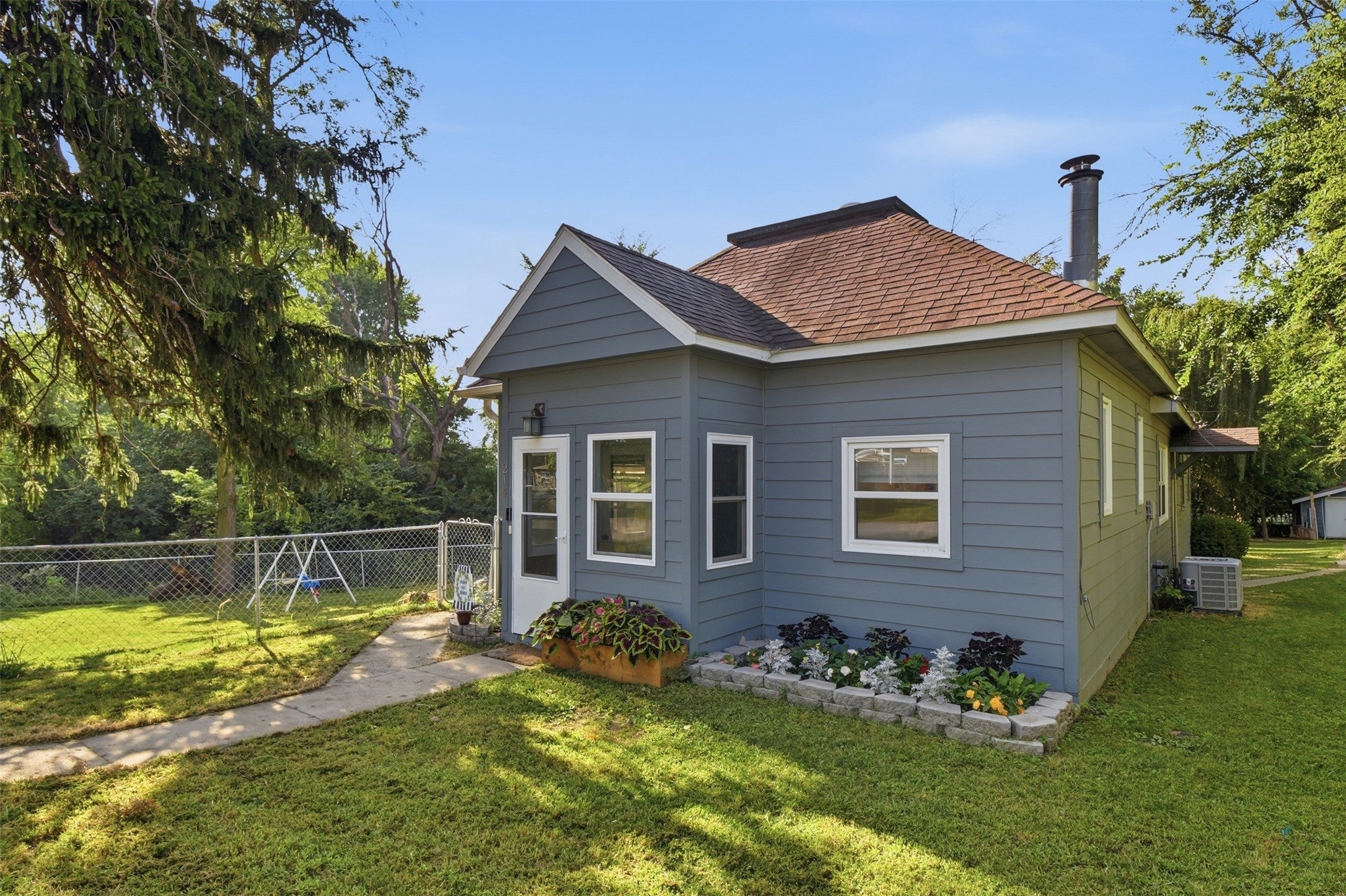 214 E Poplar Street