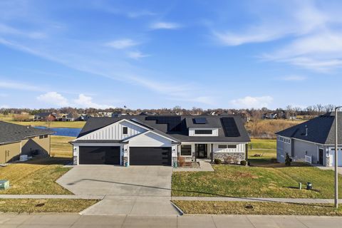 Homes For Sale - 1633 Crestwood Drive<br/> Boone County, Boone, IA 50036