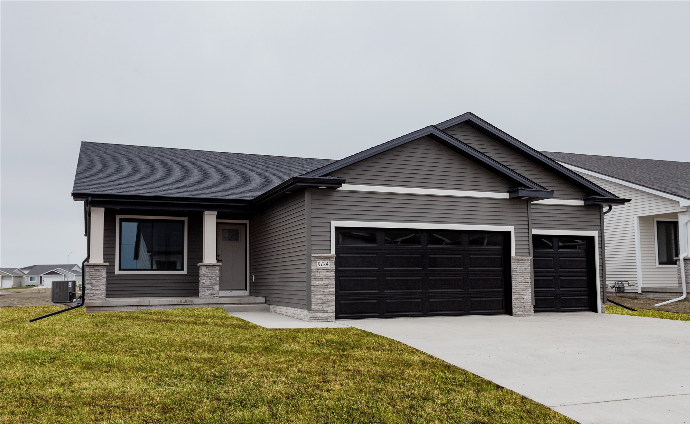 9724 Thorton Drive, Johnston, Iowa image 2