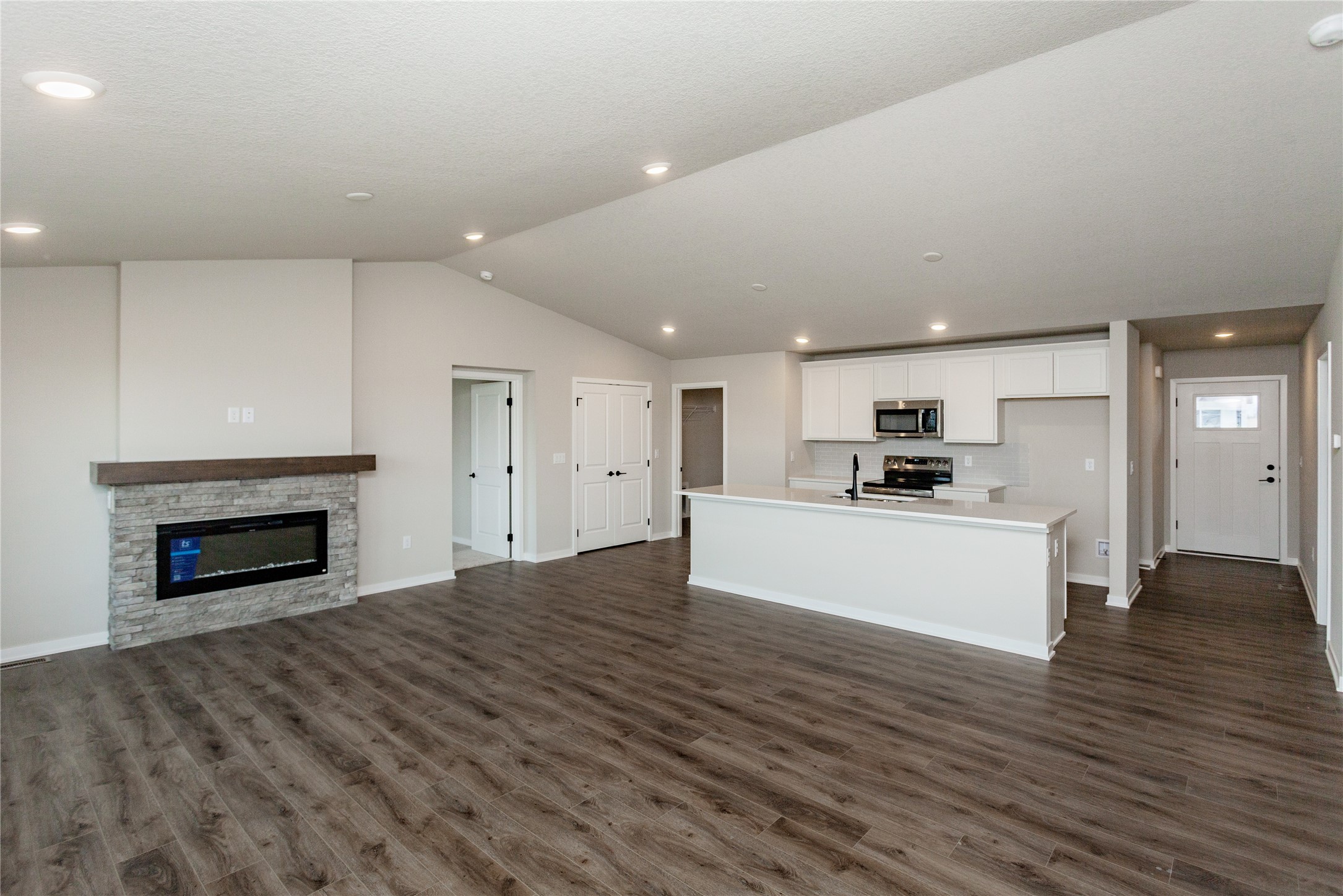 9724 Thorton Drive, Johnston, Iowa image 6