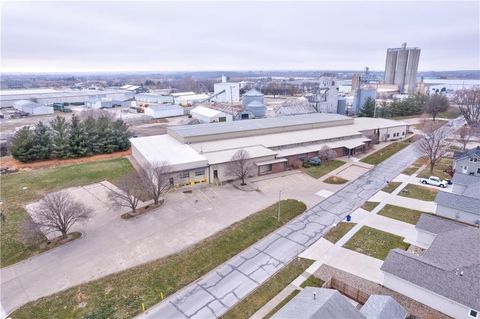 309 & 322 South Street Pella IA 50219