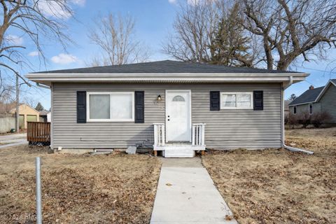 Homes For Sale - 602 E Maple Avenue<br/> Conrad, IA 50621