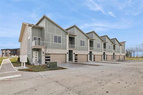 Condo For Sale - 15540 Rocklyn Place<br/> Clive, IA 50325