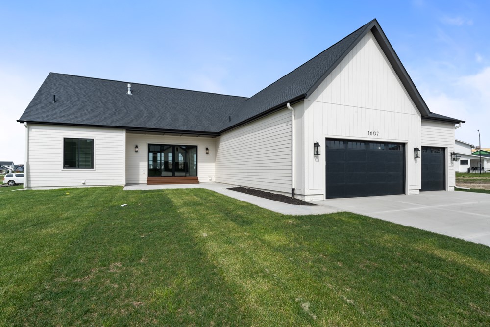 1801 Silver Maple Drive, Norwalk, Iowa image 3