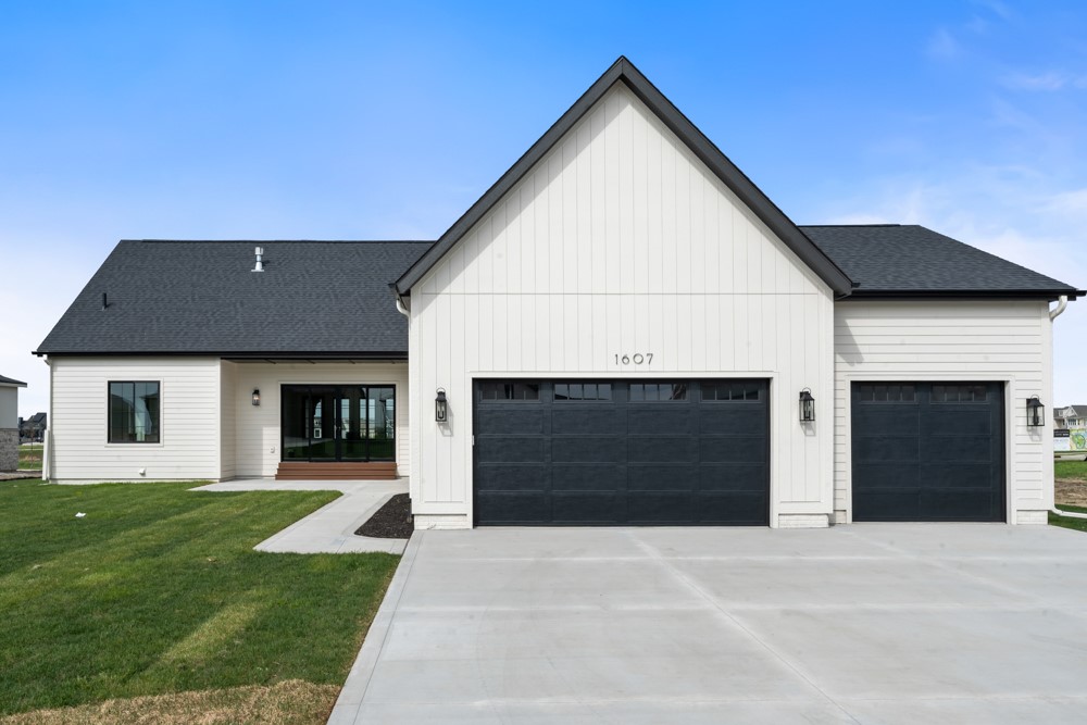 1801 Silver Maple Drive, Norwalk, Iowa image 2