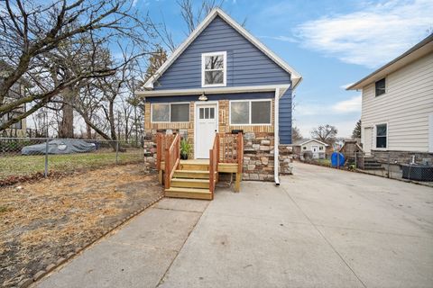 Homes For Sale - 1159 18th Street<br/> Des Moines, IA 50314