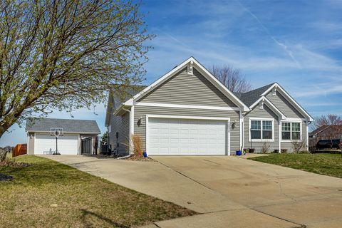 Homes For Sale - 5890 Scenic View Drive<br/> Pleasant Hill, IA 50327