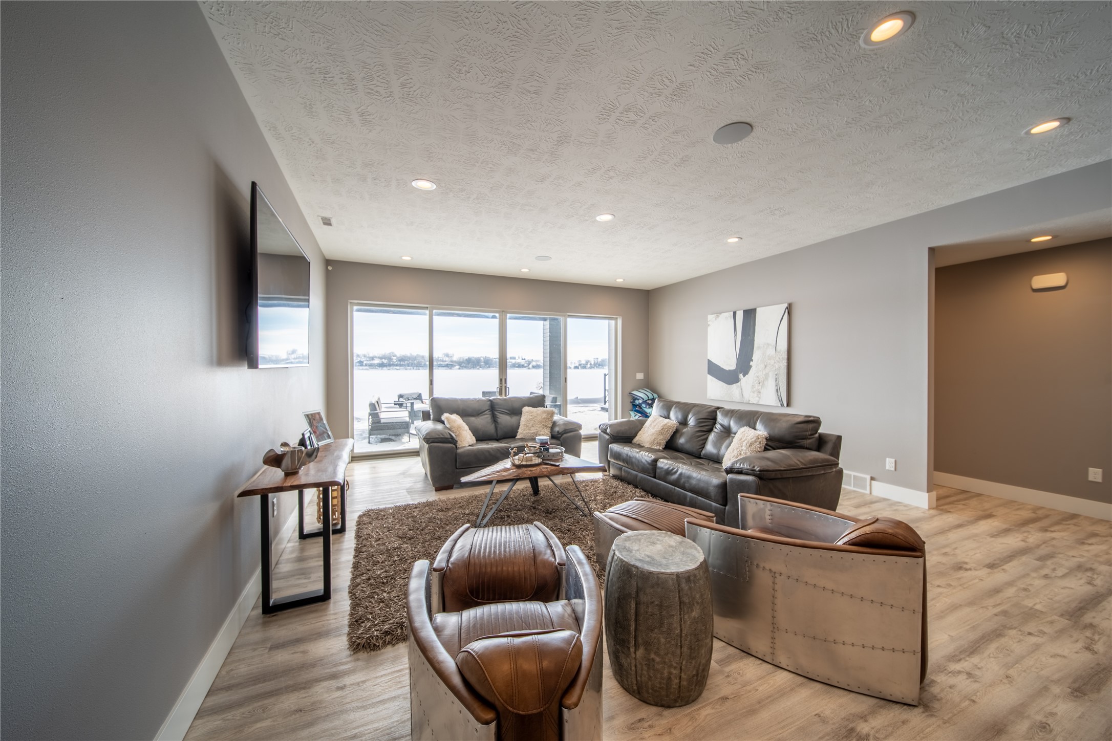 Spirit Lake, Iowa, 51360, United States, 7 Bedrooms Bedrooms, ,6 BathroomsBathrooms,Residential,Active,2007135