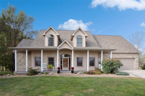 2283 Dakota Wood Lane Pella IA 50219