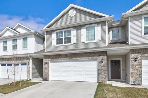 Condo For Sale - 927 Maywood Lane<br/> Waukee, IA 50263