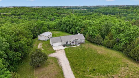 Homes For Sale - 32437 H Avenue<br/> Earlham, IA 50072