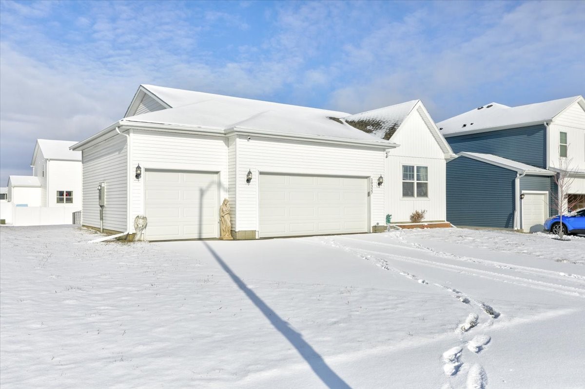 10327 Southerwick Place, Johnston, Iowa image 3