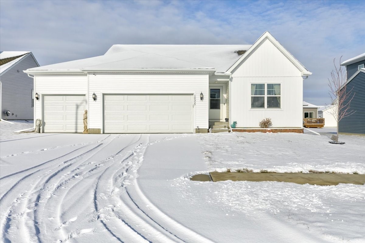 10327 Southerwick Place, Johnston, Iowa image 1