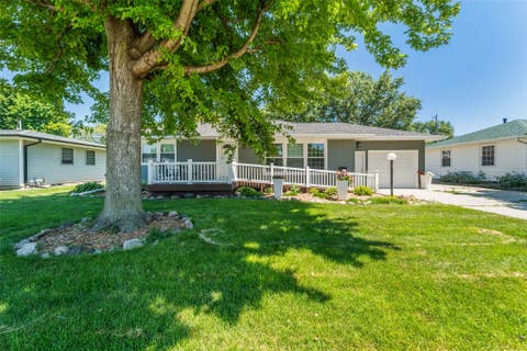 Homes For Sale - 719 15th Street Place<br/> Nevada, IA 50201