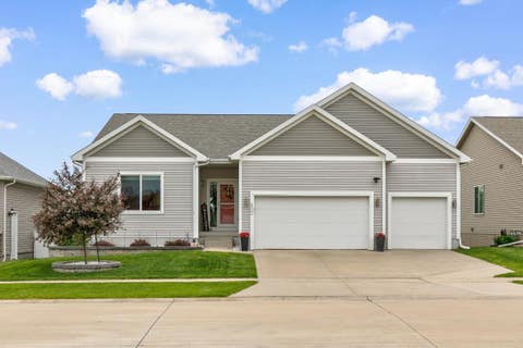 Homes For Sale - 400 SE 17th Court<br/> Grimes, IA 50111