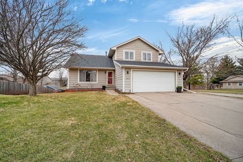 280 NW Prairie Creek Drive Grimes IA 50111