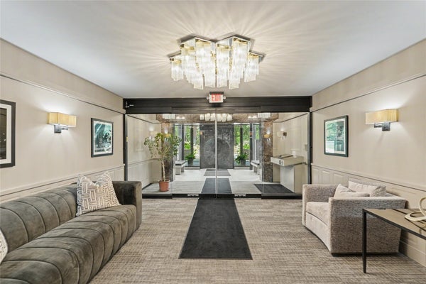 3131 FLEUR DR, DES MOINES, IA 50321 - Image e3f6fc20a37f0bd732011e502492499e/119010373