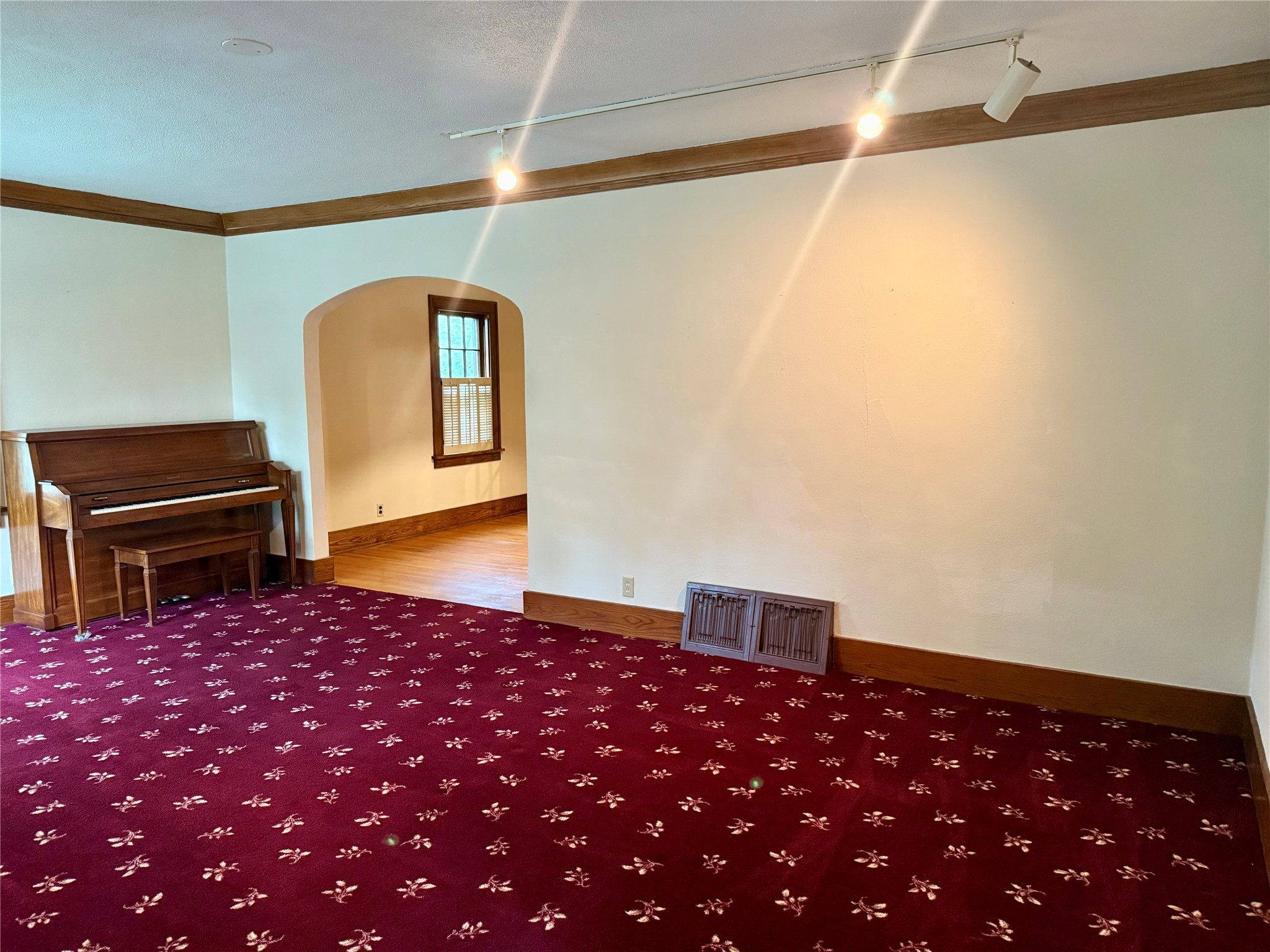 911 Ridgewood Avenue