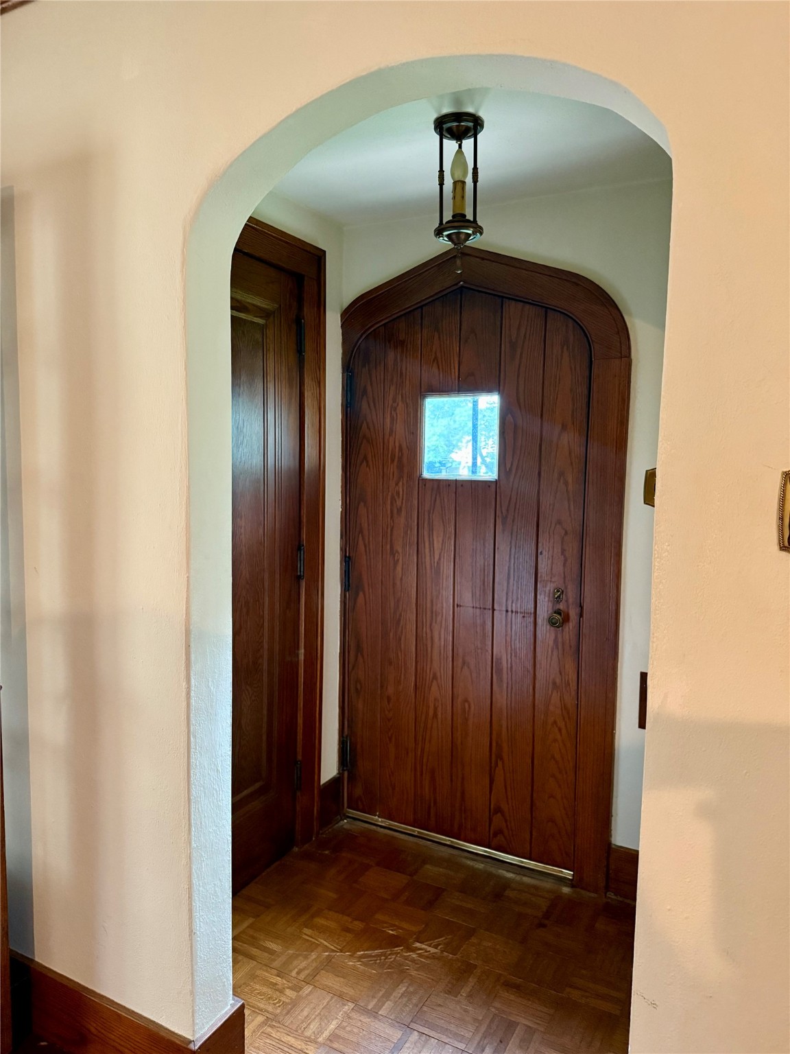 911 Ridgewood Avenue