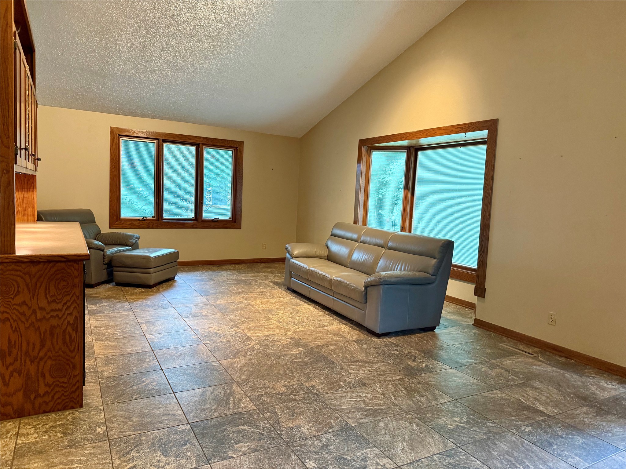 911 Ridgewood Avenue