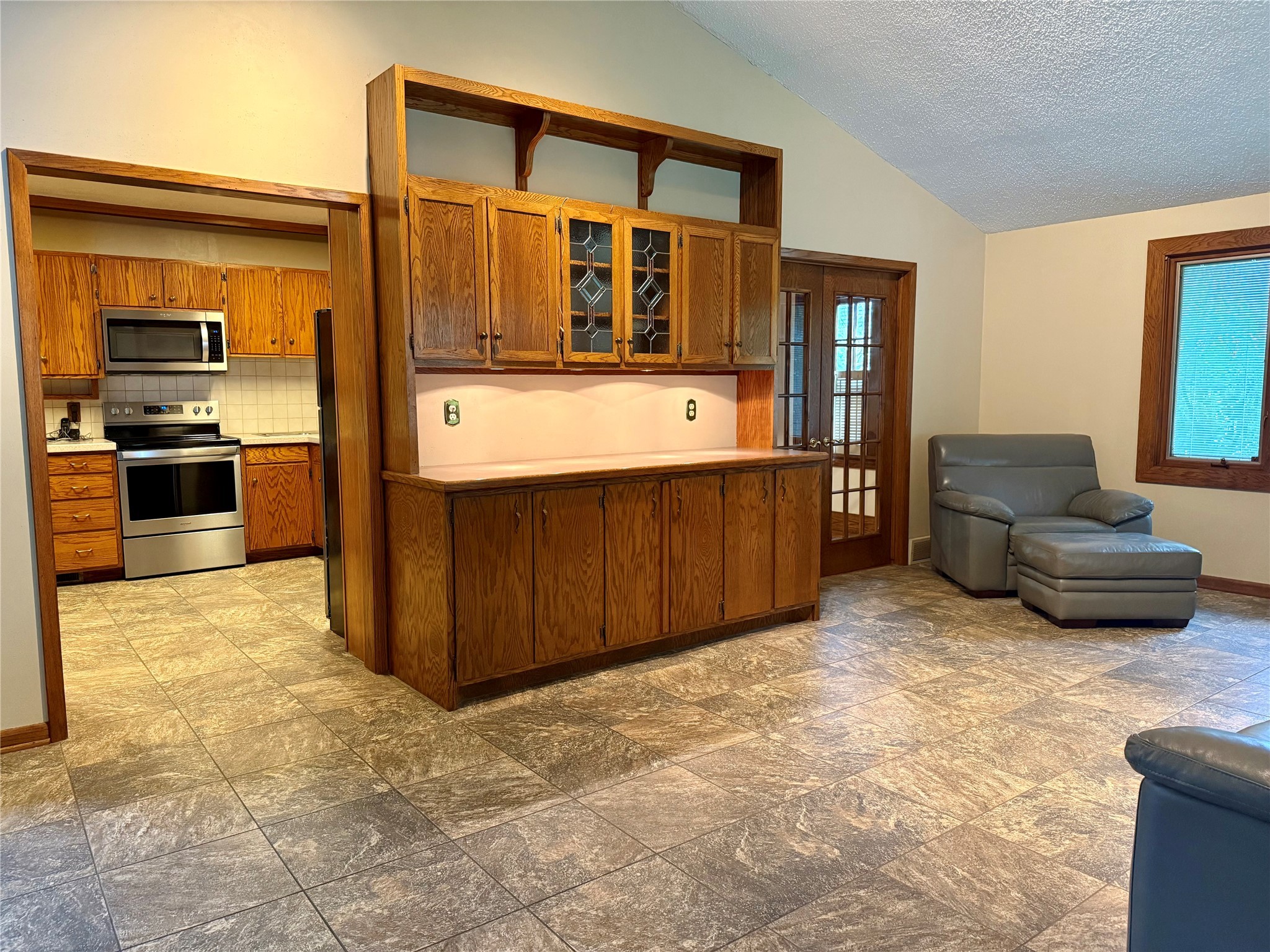 911 Ridgewood Avenue