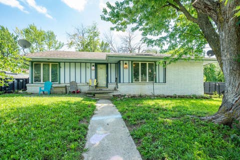 Homes For Sale - 319 E Emma Avenue<br/> Des Moines, IA 50315