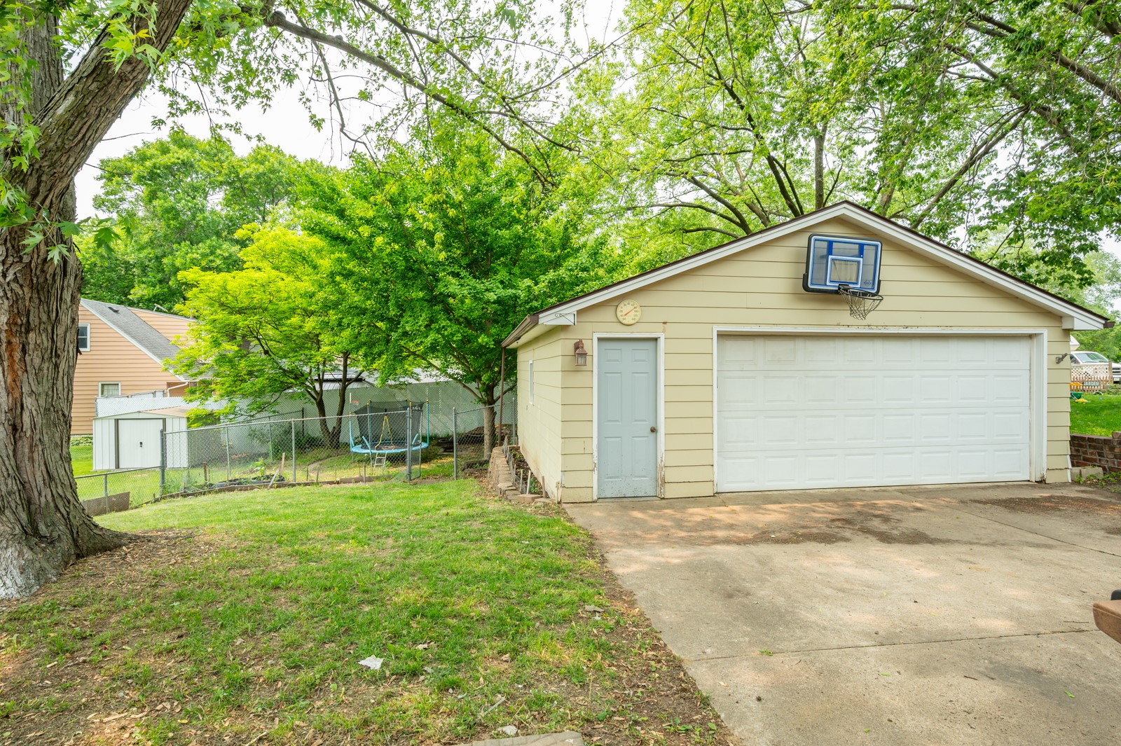 1016 65th Street, Windsor Heights, Iowa image 16