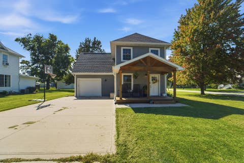 Homes For Sale - 335 NW Lynn Avenue<br/> Earlham, IA 50072