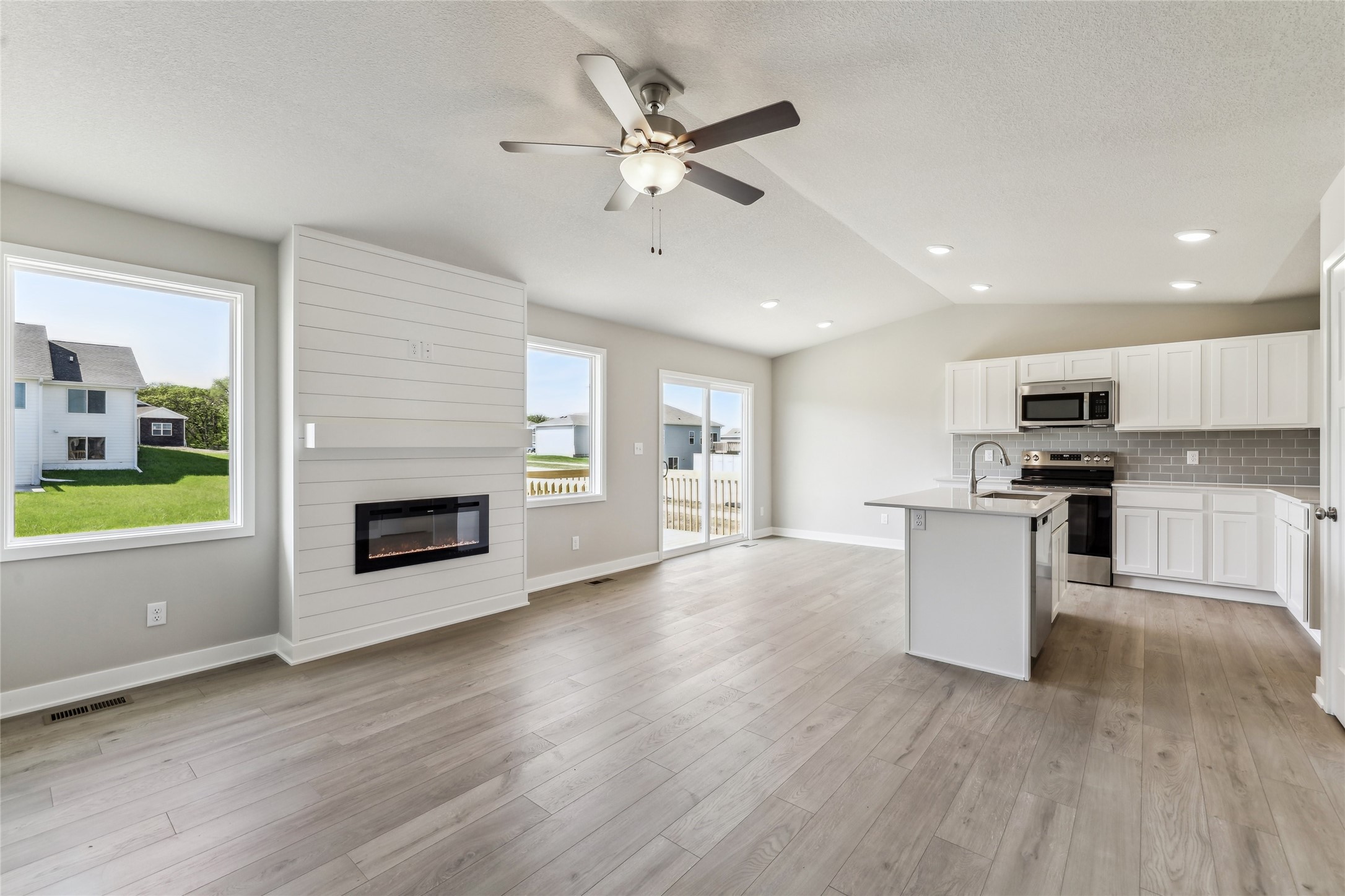 25116 Bluebird Circle, Adel, Iowa image 3