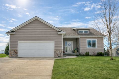 Homes For Sale - 5330 Katelyn Avenue<br/> Van Meter, IA 50261