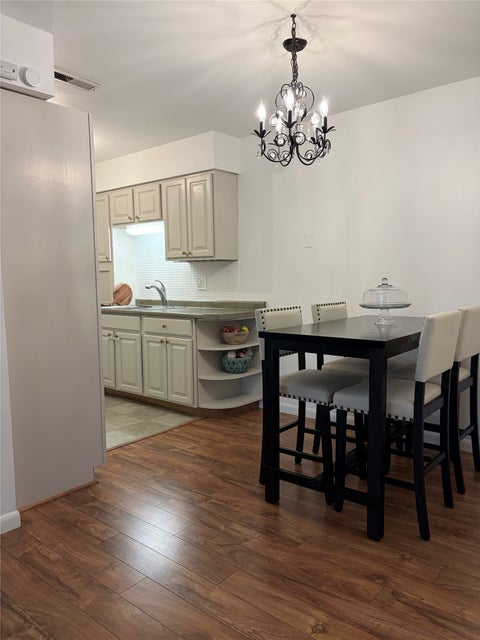 Condo For Sale - 1900 50th Street #9<br/> Des Moines, IA 50310