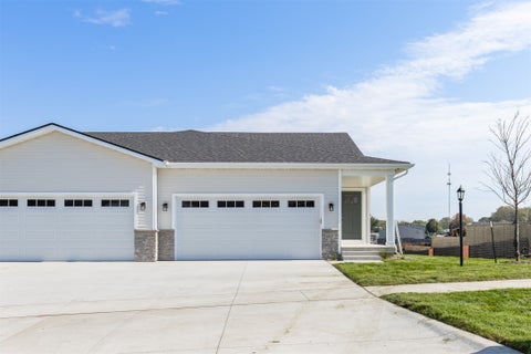 Condo For Sale - 6537 NE 11th Court<br/> Des Moines, IA 50313