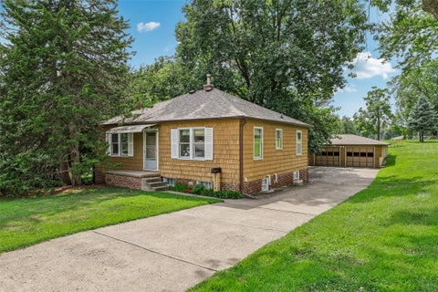 Homes For Sale - 3110 70th Street<br/> Urbandale, IA 50322