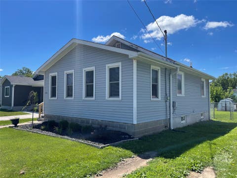 Homes For Sale - 2735 E Elm Street<br/> Des Moines, IA 50317
