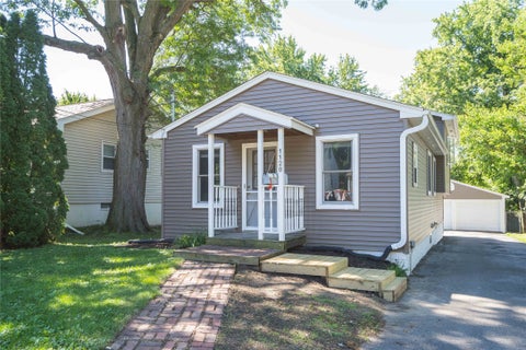 Homes For Sale - 1120 Maish Avenue<br/> Des Moines, IA 50315