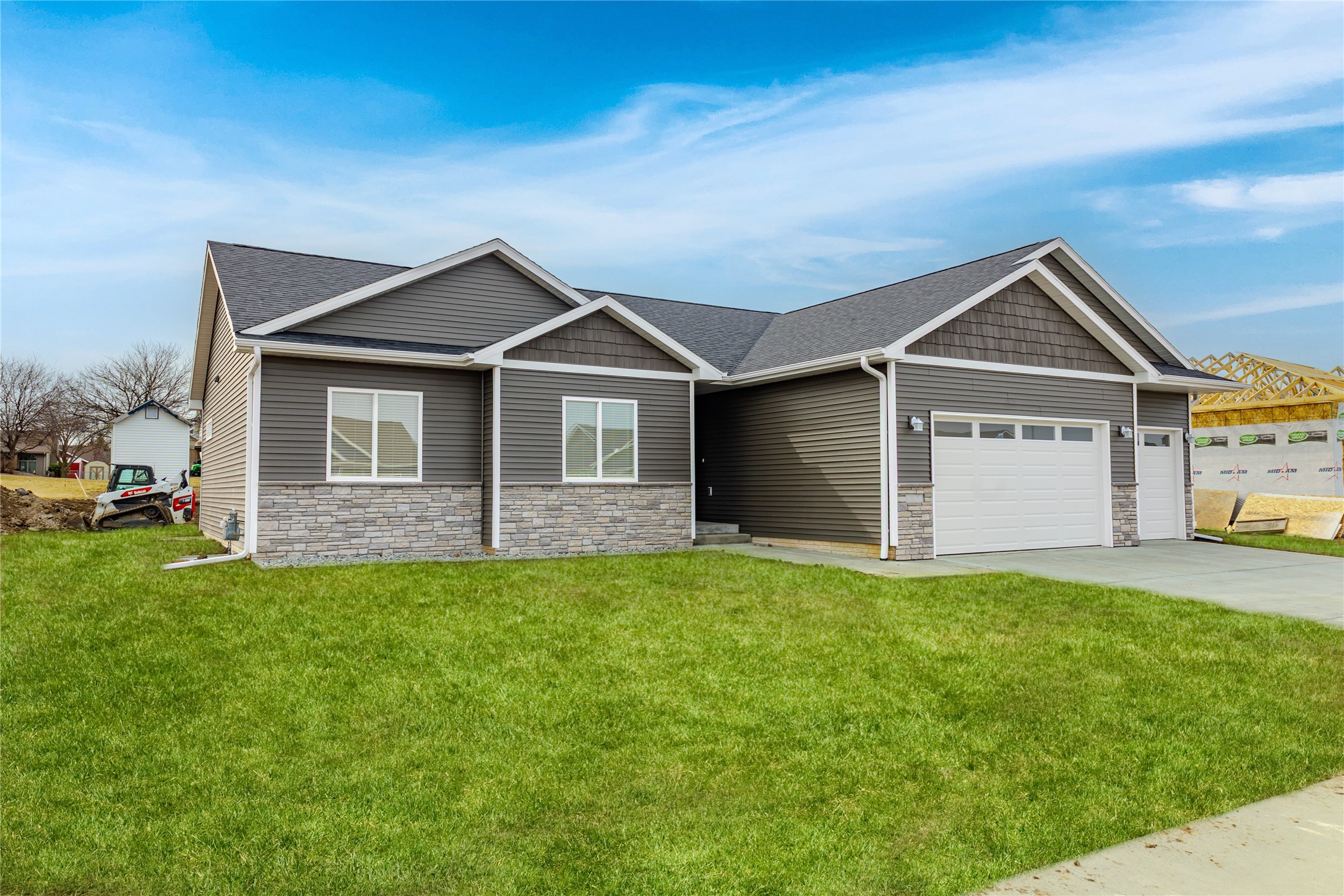 2389 N 8th Avenue, Newton, Iowa image 1