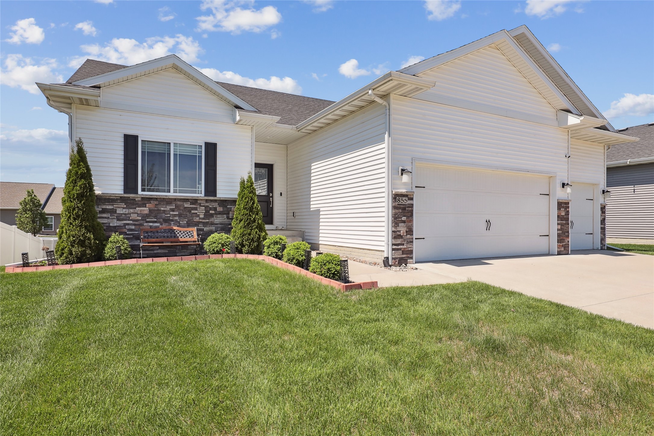 855 NE Addison Drive, Waukee, Iowa image 2