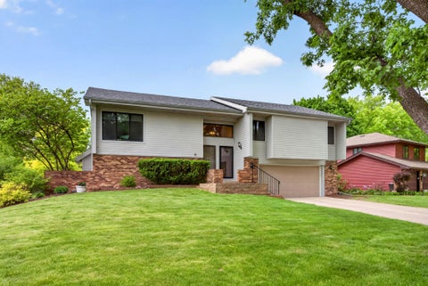 Homes For Sale - 5648 Columbine Drive<br/> Johnston, IA 50131